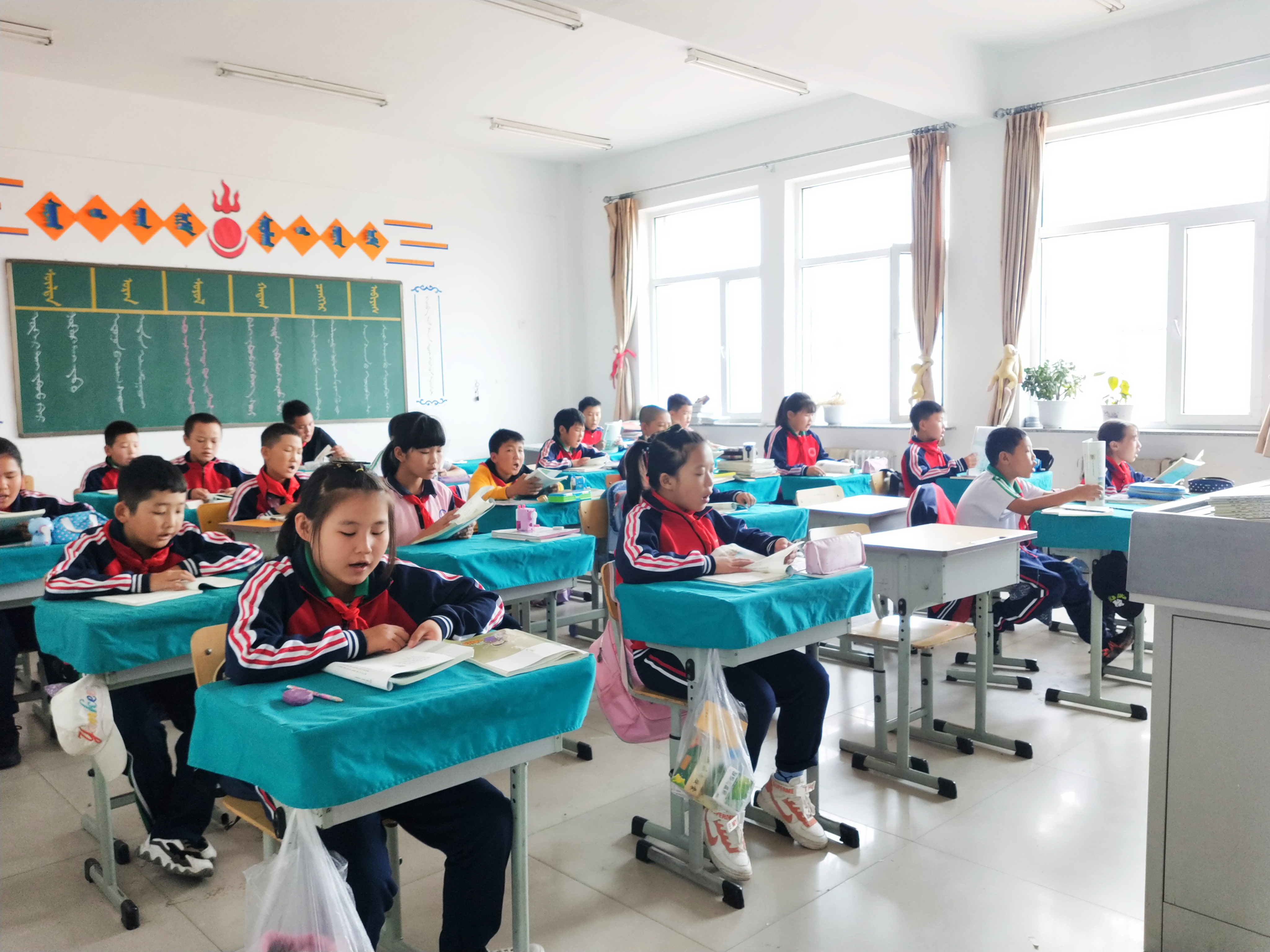 第一部分-巴嘎塔拉苏木伊胡塔中心学校书声朗朗.jpg