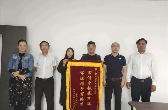 闪亮的青春身穿戎装报国行通辽职业学院以国防教育培育时代新人