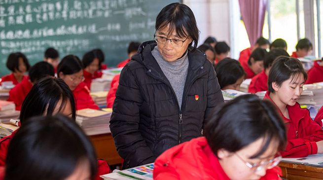 “校长妈妈”张桂梅：燃烧自己 点亮梦想