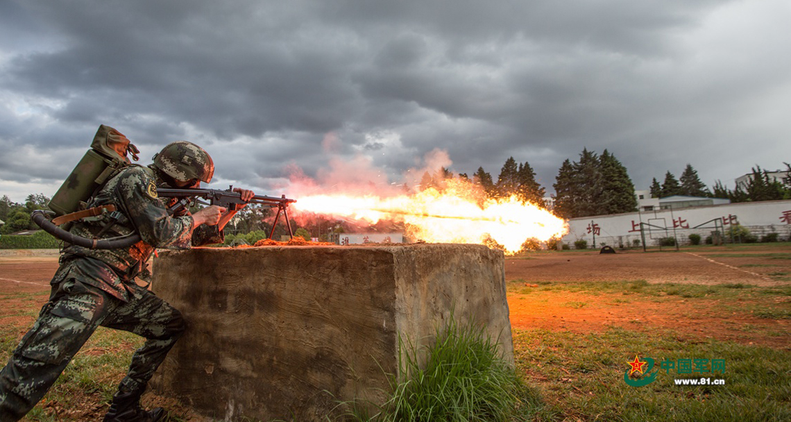 围观丨多型重火器实弹射击火力全开！