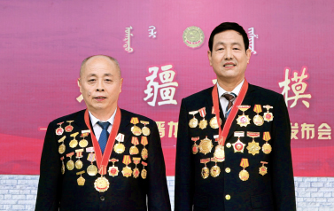 自治区党委宣传部授予智呼声、郭晋龙“北疆楷模”荣誉称号