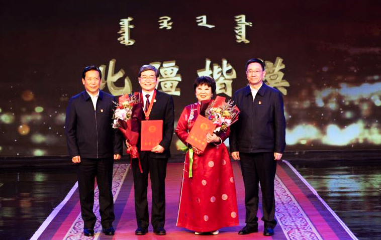 金花、阿拉坦仓被授予“北疆楷模”荣誉称号