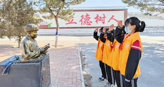 做新时代好少年 全市各学校掀起“学雷锋”热潮