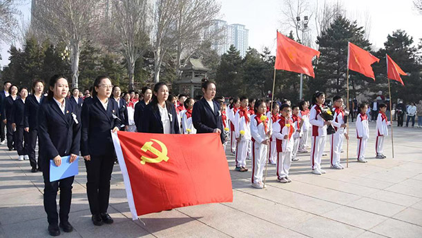 缅怀革命先烈 传承红色基因——通辽英宇学校清明祭英烈活动