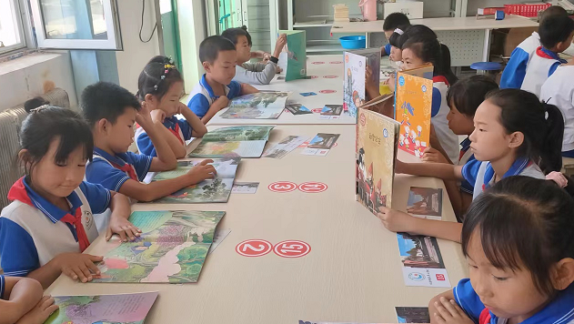 通辽市各学校重视读书活动