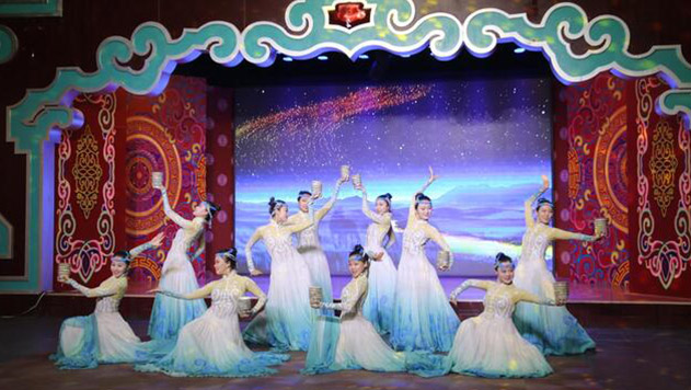 通辽市港澳台侨界迎中秋庆国庆文艺汇演举行