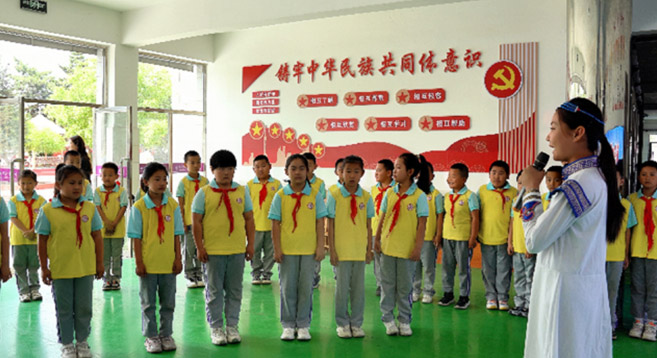 扎鲁特旗鲁北第二小学：石榴花开满校园 籽籽同心向未来