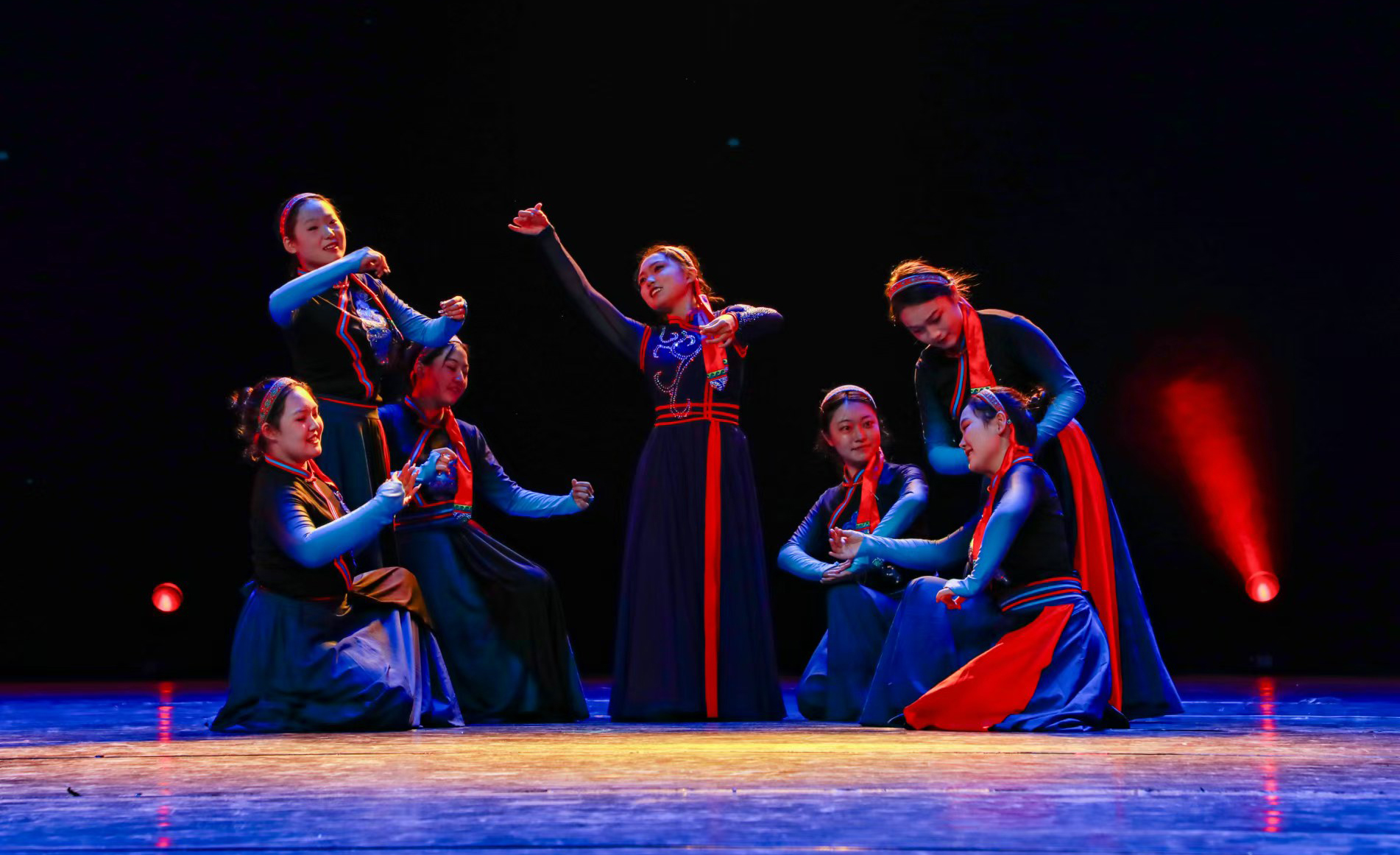 通辽市庆祝第40个教师节文艺汇演精彩上演