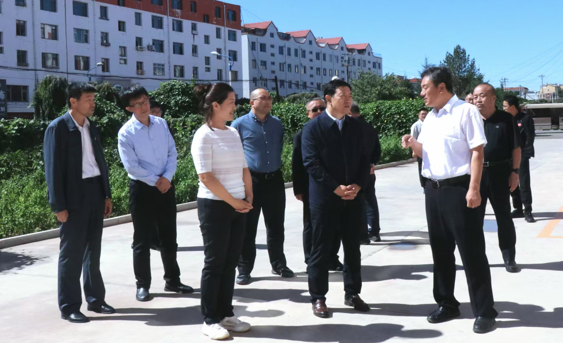 奇·达楞太看望慰问一线教育工作者并召开全市教育工作座谈会