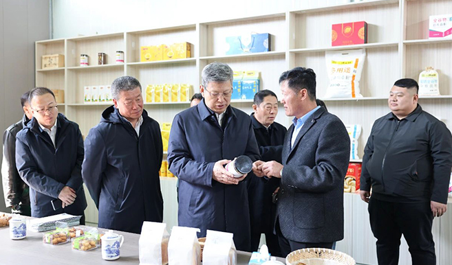 孟宪东在开鲁县调研时强调 以发展解决矛盾凝聚人心提振士气 加快农业大县现代化发展步伐