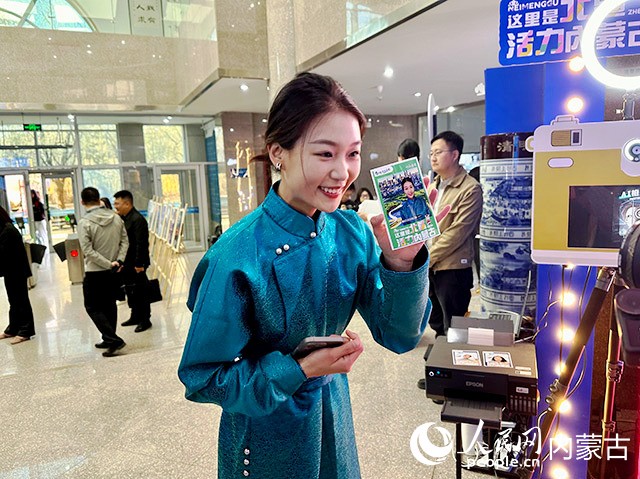 达人展示“AI拍照”照片。实习生 刘瀛摄