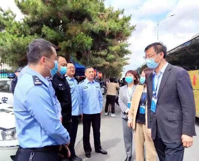 "曹金山一行先后来到通辽市蒙古族中学,通辽市第一中学,通辽市实验