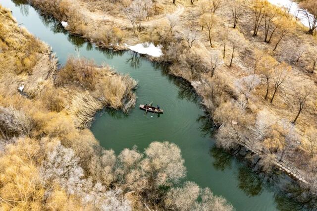 奈曼旗八仙筒镇细密的针脚频繁记录着小镇生活传统刺绣飞针走线纵情游