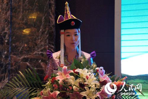 通辽市旅游局促进科科长辛欣做科尔沁500公里文化旅游风景大道推介