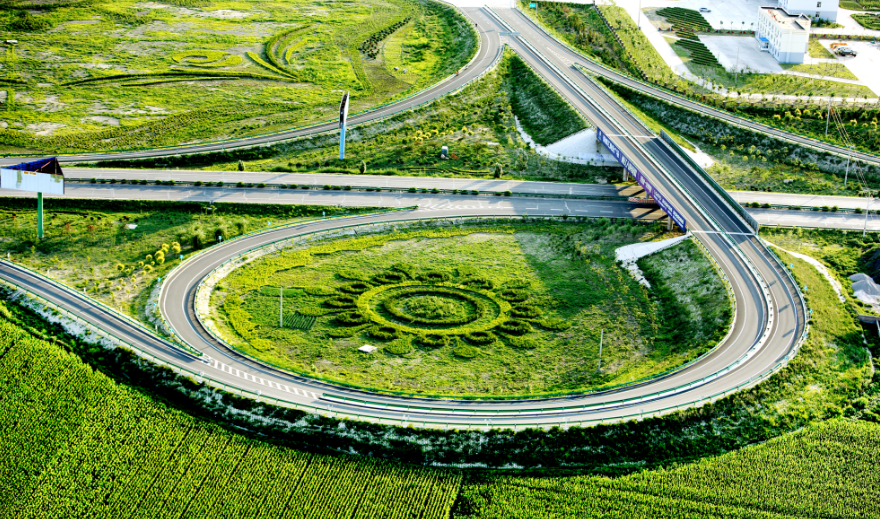 我市正在施工中的高速公路项目有2个:g4513大广高速公路奈曼旗至营口