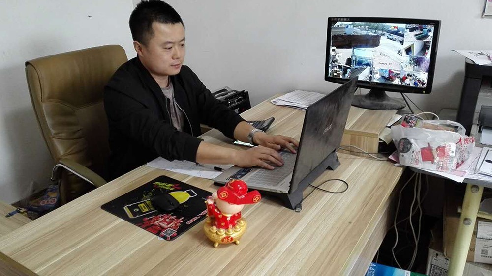 史红彪日常办公.jpg