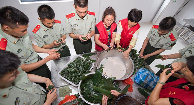 粽飘香，军民端午共情长